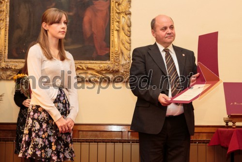 Polonca Zupančič, Škrabčeva štipendistka; Jože Levstek, župan občine Ribnica