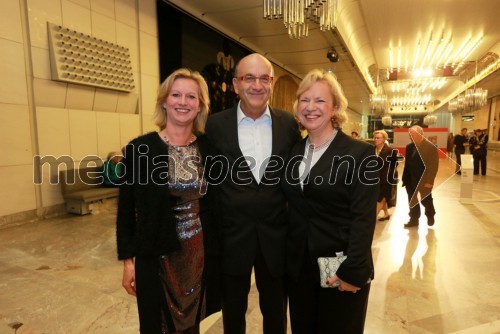 Brigitte Mair; Heinz Slesak, generalni direktor Porsche Slovenija d.o.o.; Sabrina Pečelin, vodja odnosov z javnostmi pri Porsche Slovenija d.o.o.