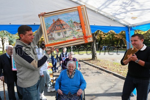 Delovna akcija z Borutom Pahorjem v Domu upokojencev Rakičan