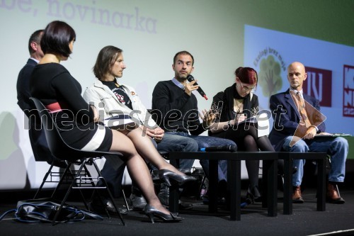 Eva Kobe, novinarka; dr. Andrej Kržan, višji znanstveni sodelavec Kemijskega inštituta; Uroš Macerl, predsednik nevladne organizacije Eko krog; Joan Marc Simon, direktor Zero Waste Europe; Ana Dejanović, študentka tolmačenja; Janko Kramžar, direktor Javnega podjetja Snaga