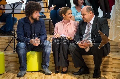 Janez Dovč, harmonikar; Bernarda Žarn, povezovalka dogodka; Jože Levstek, župan občine Ribnica