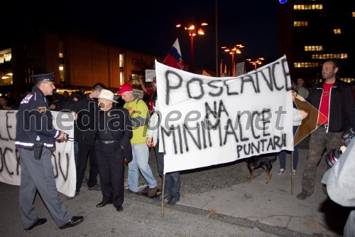 Protesti proti Vladi