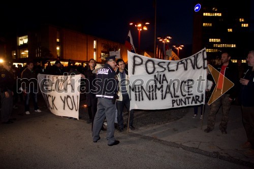 Protesti proti Vladi