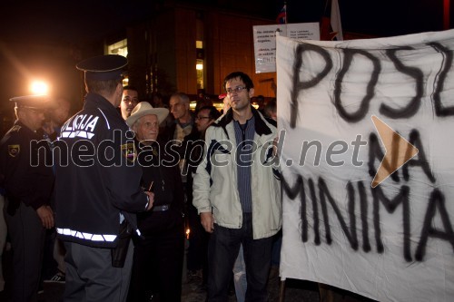 Protesti proti Vladi