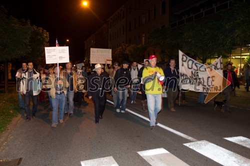 Protesti proti Vladi