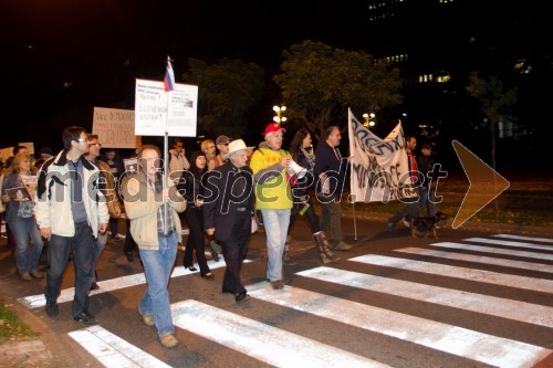 Protesti proti Vladi