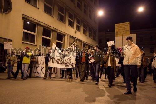 Protesti proti Vladi