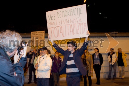 Protesti proti Vladi