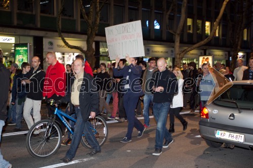 Protesti proti Vladi