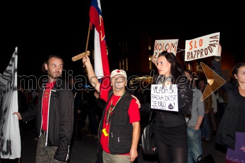 Protesti proti Vladi