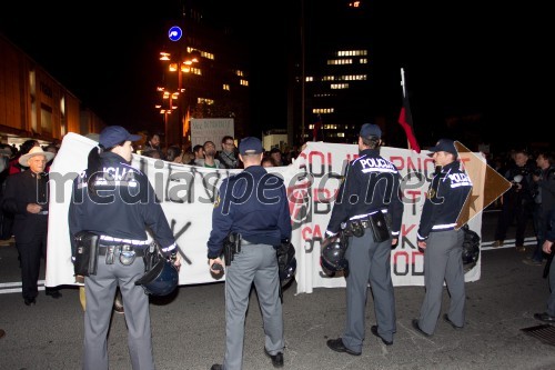 Protesti proti Vladi