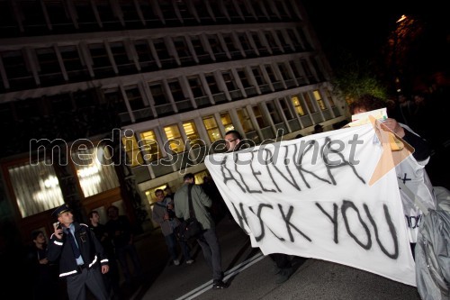 Protesti proti Vladi