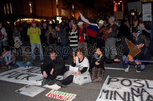 Protesti proti Vladi