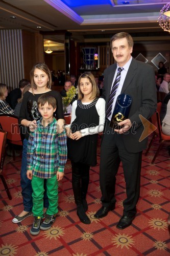 Vlado Karoly, podjetje GMT in Pomurec leta 2011 z vnuki (18. mesto na lestvici najbogatejših Slovencev)