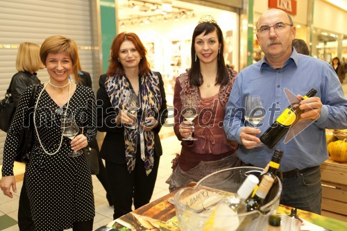 Petra Romih, vodja marketinga v Europarku; Simona Mandl, center manager Europark; Neža Pavlič, 
Vinska kraljica Slovenije 2013; Marko Zabavnik, P&F Jeruzalem