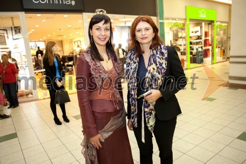 Neža Pavlič, 
Vinska kraljica Slovenije 2013; Simona Mandl, center manager Europark