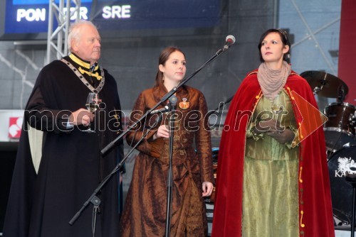 Franc Vrezner, vinogradnik; Anja Jamšek, nekdanja vinska kraljica Maribora; Alenka Valdhuber, svečinska vinska kraljica