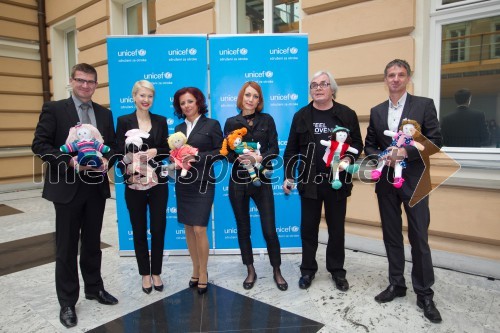 Dejan Turk, predsednik uprave Simobil; Maja Ferme, modna oblikovalka; Sabina Podkrižnik, direktorica sektorja za trženje Pošte Slovenije; Ana Sešek, namestnica direktorice sektorja za trženje Pošta Slovenije; Lado Leskovar, pevec; Tomaž Bergoč, izvršni direktor UNICEF-a Slovenija