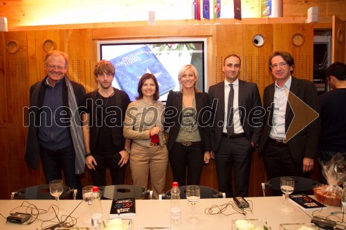 Janez Škrabec, Riko d.o.o.; Aljoša Bagola, izvršni kreativni direktor slovenske agencije leta 2013 
Pristop; Sonja Šmuc, izvršna direktorica Združenja Manager; Petra Kerčmar, voditeljica;  Ranko 
Jelačič, direktor marketinga v Atlantic Grupi; Marjan Novak, direktor in
odgovorni urednik revij Marketing Magazin in Ambient