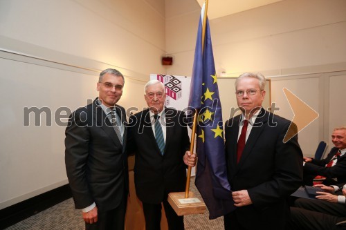 Mag. Črtomir Remec, predsednik Inženirske zbornice Slovenije; prof. dr. Karl Kling, prejemnik medalje ECEC; ...