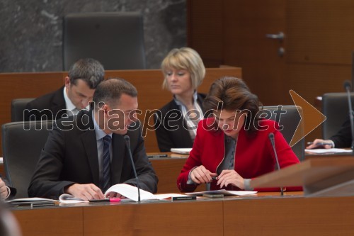 Dr. Uroš Čufer, minister za finance; Alenka Bratušek, predsednica Vlade