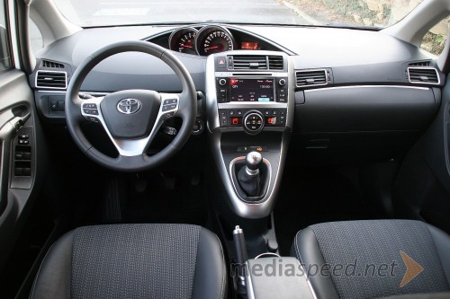 Toyota Verso 2.0 D-4D Sol, notranjost