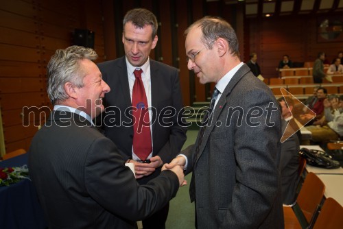 Stanko Stepišnik, Minister za gospodarski razvoj in tehnologijo; doc. dr. 
Iztok Palčič, Fakulteta za strojništvo UM; prof. dr. Stefan Vorbach, 
prodekan za izobraževalno dejavnost, Fakulteta za strojništvo in 
ekonomijo Tehniške univerze v Gradcu