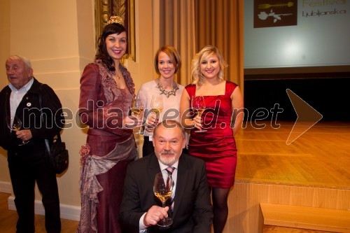 Neža Pavlič, vinska kraljica Slovenije 2013; Nina Levičnik, organizatorica; Simona Žugelj, voditeljica; Rado Stojanovič