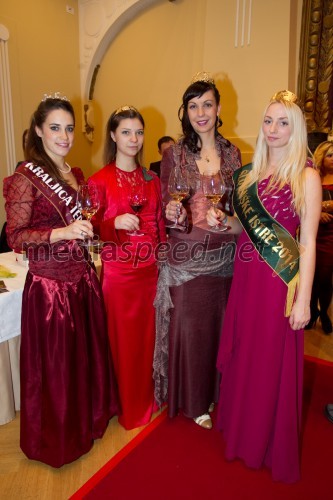 Anet Jagodič, kraljica terana 2013; Andreja Simeonov, cvičkova princesa 
2013; Neža Pavlič, vinska kraljica Slovenije 2013; Saša Pfeifer Pelicon,
vinska kraljica slovenske Istre 2014