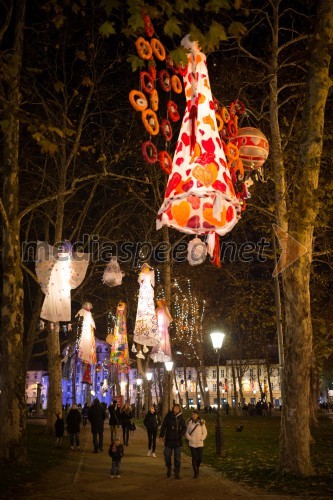 Praznično okrašena Ljubljana 