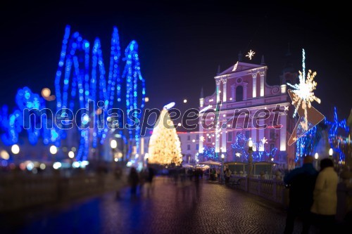 Praznično okrašena Ljubljana 