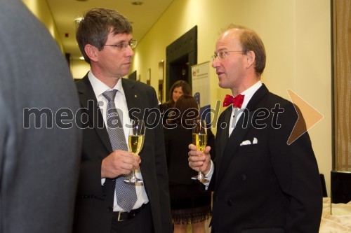 Martin Logar, direktor družbe Summit avto; Andrew Page, veleposlanik Velike Britanije v Sloveniji