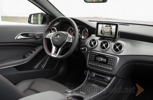 Mercedes–Benz GLA, notranjost