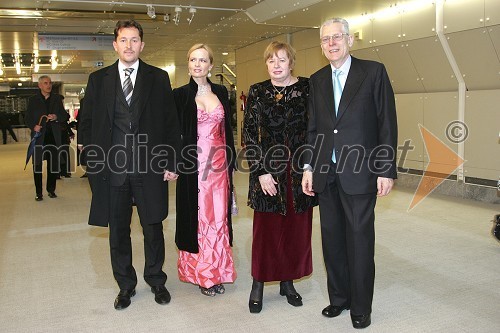 Gregor Virant, minister za javno upravo in soproga Bojana ter dr. Lovro Šturm, minister za pravosodje in njegova soproga Milica Šturm, pesnica in pisateljica