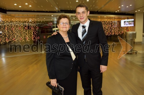 Filip Remškar z mamo