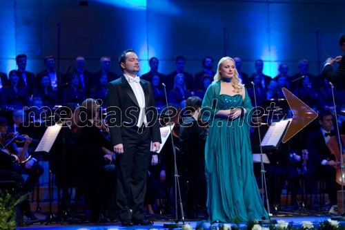 Aljaž Farasin, operni pevec; Sabina Cvilak, operna pevka