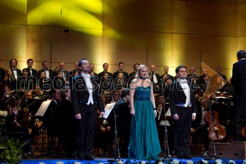 Aljaž Farasin, operni pevec; Sabina Cvilak, operna pevka; Andrej Debevec, operni pevec