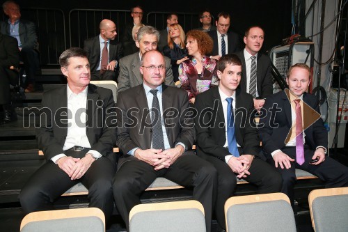 Jernej Dragoš, direktor znamke Porsche pri podjetju Porsche Slovenija 
d.o.o.; Jože Terglav, direktor Group service pri Porsche Slovenija 
d.o.o.; ...; Peter Brajnik, direktor prodaje Škoda, Porsche Slovenija 
d.o.o.