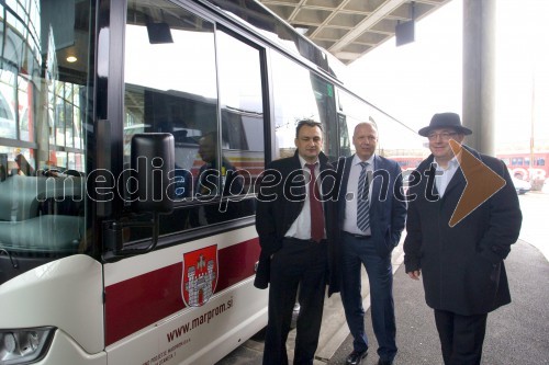 Bernard Majhenič, direktor Marprom; Harald Woitke, generalni direktor Scania Slovenija; dr. Andrej Fištravec, župan MOM