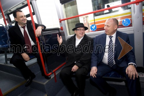 Bernard Majhenič, direktor Marprom; dr. Andrej Fištravec, župan MOM; Harald Woitke, generalni direktor Scania Slovenija