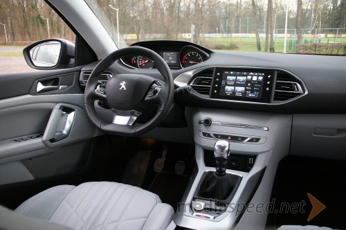 Peugeot 308 Allure 1.6 THP 125, notranjost