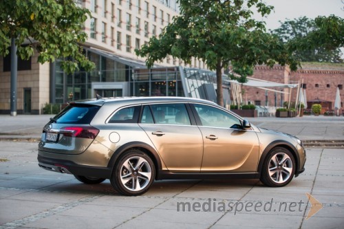 Opel Insignia Country Tourer: pustolovka sedaj s pogonom spredaj