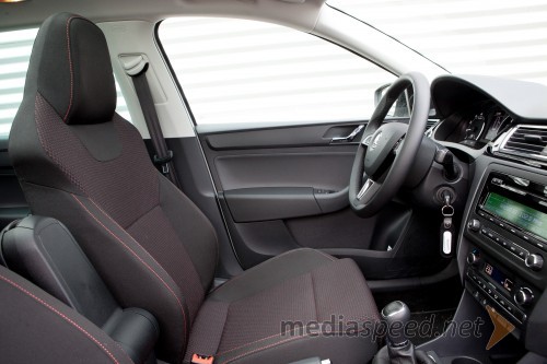Škoda Rapid Spaceback 1.2 TSI (77 kW) Elegance, sedeži so udobni z veliko mero bočnega oprijema
