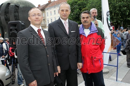Tadej Sax, vodja programa BMW pri Avto Malgaj, Boris Sovič, mariborski župan v letih 1998-2006 in predsednik zveze AŠ 2005 Dagmar Šuster