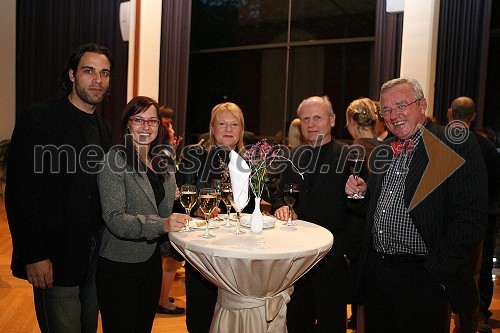 Andrej Tušek, Atlas Express, Simona Glavan, prevajalka pri podjetju Interpret, Duša Podbevšek Bedrač, novinarka tednika Hopla, Gorazd Bedrač in Drago Bulc, novinar in predsednik društva turističnih in potovalnih novinarjev Slovenije