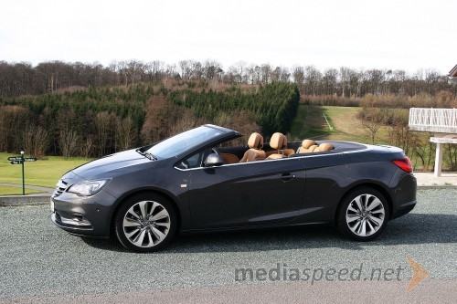 Opel Cascada 1.6 SIDI Cosmo s pospravljeno streho