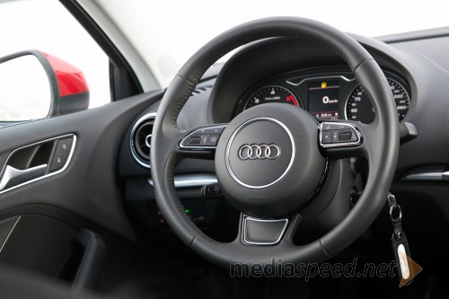 Audi A3 2.0 TDI Sedan Ambition, volan lepo sede v roke