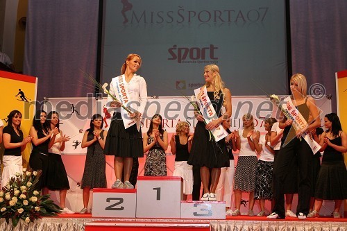 Alma Samardžič, 1. spremljevalka Miss športa 2007, Brina Romih, 2. spremljevalka Miss športa 2007 in Ines Hadžič, Miss fotogeničnosti Miss športa 2007