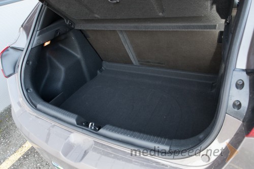 Hyundai i30 1.6 CRDi iLike 3-vrata, prtljažnik meri 378 litrov