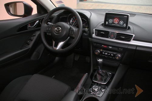 Mazda3 G120 Revolution, notranjost